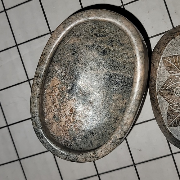 Soap Stone Jewelry Box/Container,  Shelf-sitter gently pre-loved from Nicaragua - Picture 7 of 10